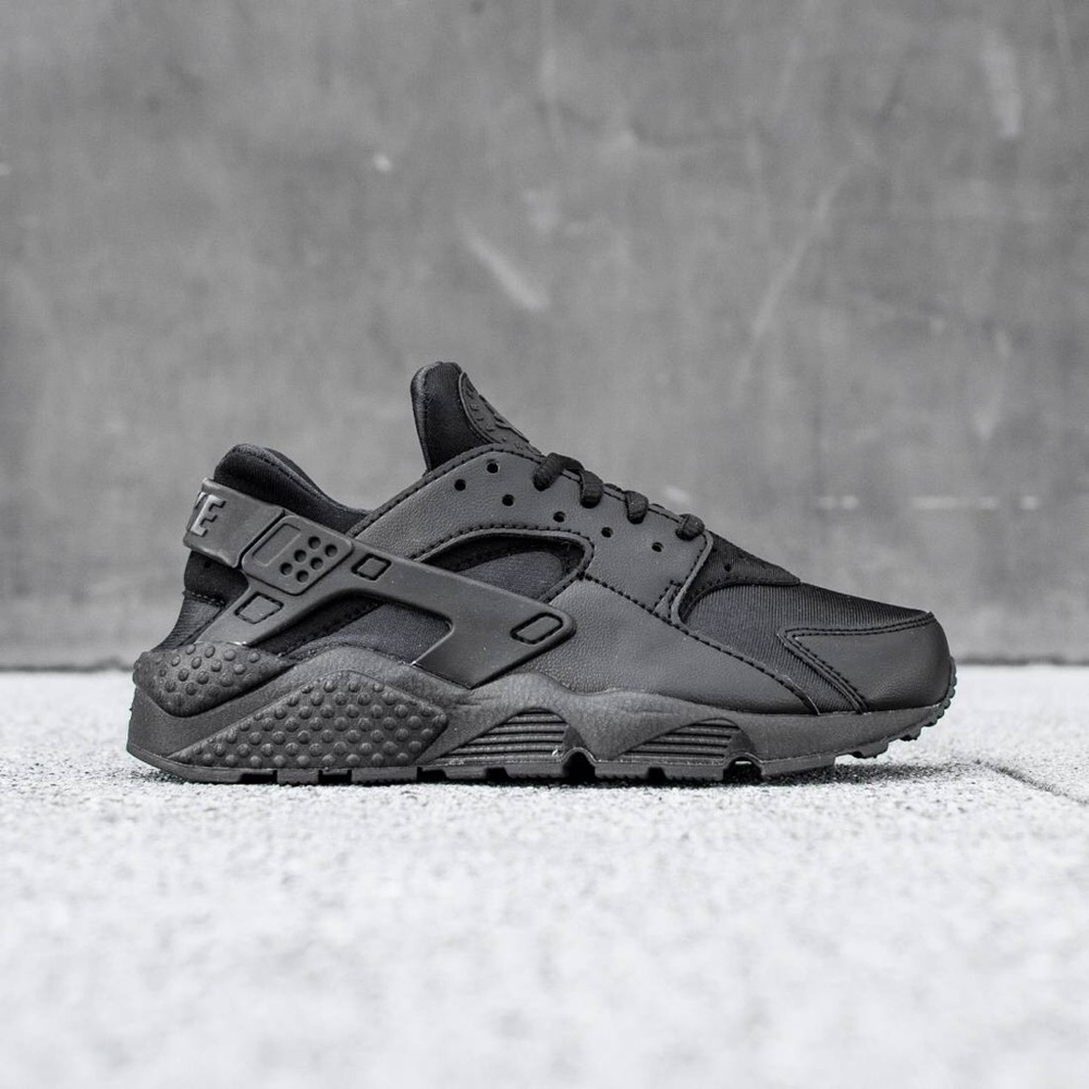 Nike Huarache Run - Youth size 6 Women size 7